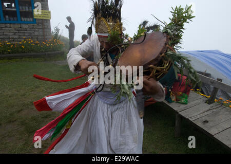 Le Népal, Zone Bagmati, Langtang Lirung de montagnes, la vallée de la Trisuli syncrétique, pèlerinage de Gosainkund, mélange Chamanism, Banque D'Images