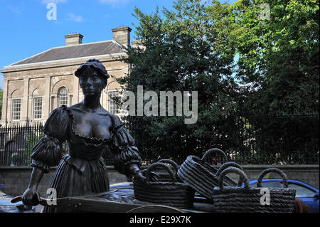 L'Irlande, Dublin, Westmoreland Street, la Statue de Molly Malone Molly Malone est le caractère d'une populaire chanson irlandaise qui a Banque D'Images