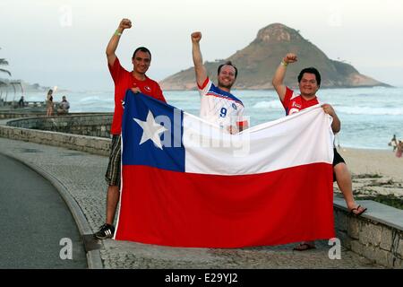 Rio de Janeiro, Brésil. 17 Juin, 2014. Fans chiliens au camping plage Macumba, à l'ouest de Rio de Janeiro, Brésil, pour suivre la Coupe du Monde de la FIFA 2014 le 17 juin 2014. Dpa : Crédit photo alliance/Alamy Live News Banque D'Images