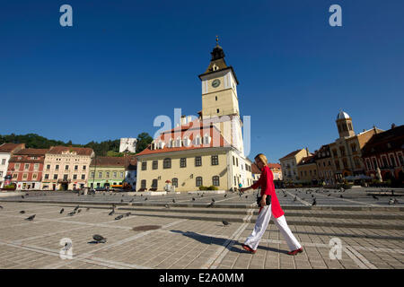 La Roumanie, la Transylvanie, Brasov, Piata Sfatului (place du conseil), la casa Sfatului (chambre du conseil) de l'église orthodoxe abd Banque D'Images