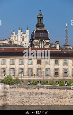 France, Rhône, Lyon, site historique classé au Patrimoine Mondial de l'UNESCO, Rhône banques avec une vue de l'Hôtel-Dieu et Notre-Dame Banque D'Images