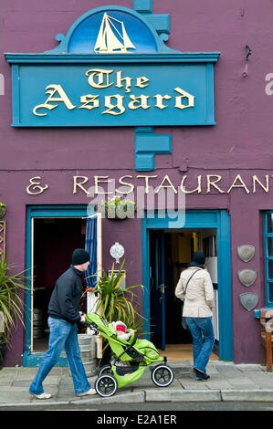 République d'Irlande, la Province de Connacht, dans le comté de Mayo, Westport, en face de l'Asgard Pub Banque D'Images