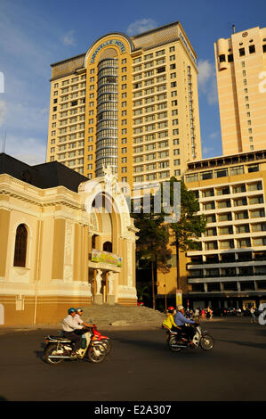 Vietnam, Saigon (Ho Chi Minh Ville), district 1, de l'opéra ou théâtre de la ville, construite en 1900 par les français, inspiré par le Petit Banque D'Images