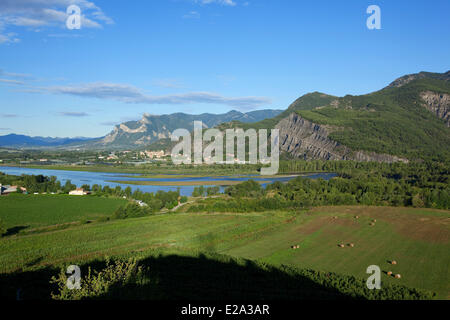 France, Alpes de Haute Provence et Hautes Alpes en bas, et la Durance Saulce du village de Curbans Banque D'Images
