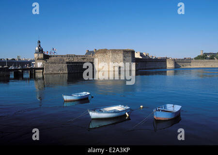 La France, Finistère, Concarneau, port d'en face de la Ville Close (ville fortifiée) Banque D'Images