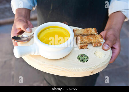 Le Pérou, Cuzco Cuzco, Province, soupe au potiron servi dans le restaurant de l'un des trois hôtels de Ninos Hotel géré par Jolanda Van Banque D'Images