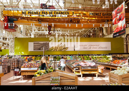 Canada, Québec, Montréal, Rosemont, d'anciens ateliers Angus de fabrication de fer transformé en un supermarché, vous Banque D'Images