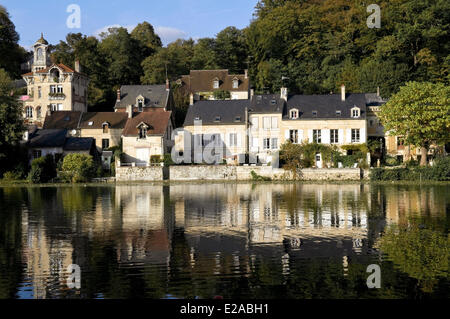 La France, l'Oise, Pierrefonds, Pierrefonds Lake Village Banque D'Images