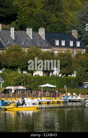 La France, l'Oise, Pierrefonds, Pierrefonds Lake Village Banque D'Images