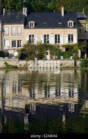 La France, l'Oise, Pierrefonds, Pierrefonds Lake Village Banque D'Images