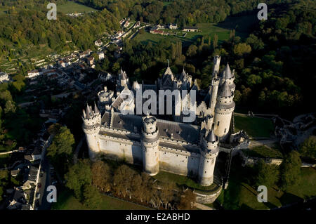 La France, l'Oise, Pierrefonds, vol en ballon au-dessus du château de Pierrefonds gérés par centre de Monuments Nationaux de la France et Banque D'Images