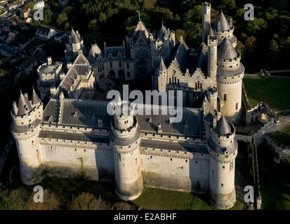 La France, l'Oise, Pierrefonds, vol en ballon au-dessus du château de Pierrefonds gérés par centre de Monuments Nationaux de la France et Banque D'Images