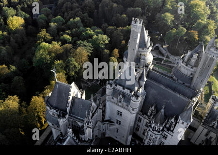 La France, l'Oise, Pierrefonds, vol en ballon au-dessus du château de Pierrefonds gérés par centre de Monuments Nationaux de la France et Banque D'Images