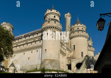 La France, l'Oise, Pierrefonds, vue de côté le château de Pierrefonds est géré par le Centre des Monuments Nationaux de France et Banque D'Images