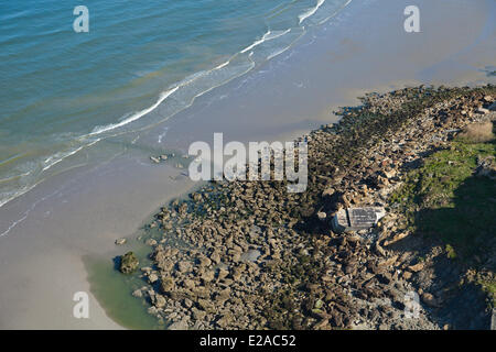 La France, Pas de Calais, Wimereux, la Côte d'Opale, Rochette, renversé des blockhaus Point dans les roches (vue aérienne) Banque D'Images