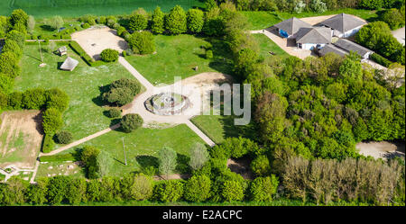 En France, en Vendée, Saint Hilaire la Foret, le cairn et le musée préhistorique (vue aérienne) Banque D'Images