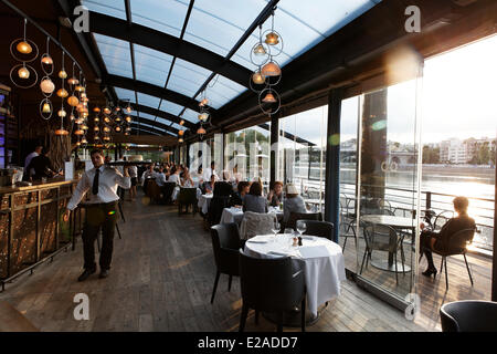 France, Hauts de Seine, Levallois Perret, O Restaurant, aménagé sur une péniche sur la Seine Banque D'Images