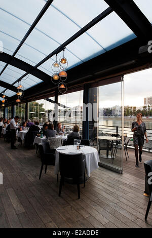 France, Hauts de Seine, Levallois Perret, O Restaurant, aménagé sur une péniche sur la Seine Banque D'Images