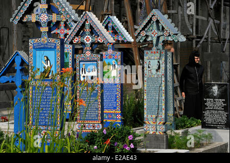 Roumanie, Carpates, Maramures, près de Sighetu Marmatiei, Sapanta cimetière coloré Banque D'Images