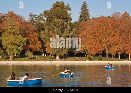 Espagne, Madrid, parc du Retiro créé au 17e siècle, étang Banque D'Images