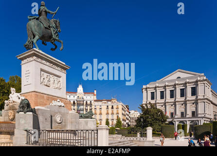 Espagne, Madrid, Plaza de Oriente, le Théâtre Royal de l'architecte Antonio López Aguado et ouvert en 1850, Philip IV equestrian Banque D'Images