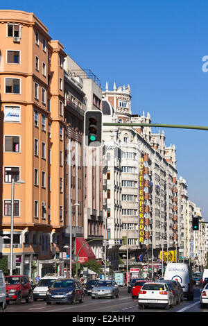 Espagne, Madrid, Gran Via, l'artère principale du centre-ville avec des bâtiments du début du xxe siècle Banque D'Images