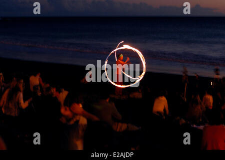 Espagne, Canaries, La Gomera, Valle Gran Rey, Playa de Calera, spectacle improvisé sur la plage Banque D'Images