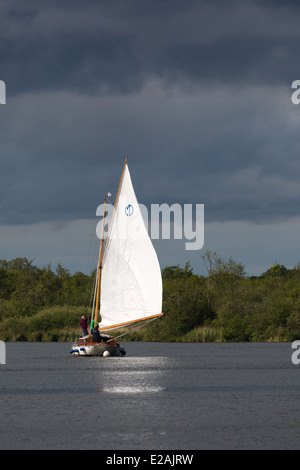 La voiles sur yacht. Malthouse vaste Ranworth Norfolk Broads Angleterre UK Banque D'Images