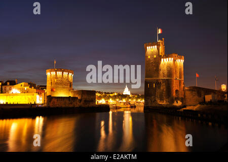 En France, en Charente Maritime, La Rochelle, tour de la chaîne (la tour de la chaîne, à gauche) et de la tour Saint Nicolas (Saint Nicolas Banque D'Images