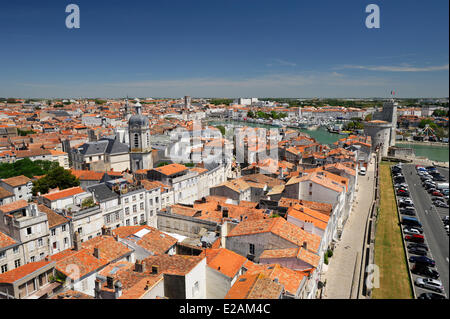 En France, en Charente Maritime, La Rochelle, tour de la Lanterne (tour-lanterne) dans le vieux port Banque D'Images