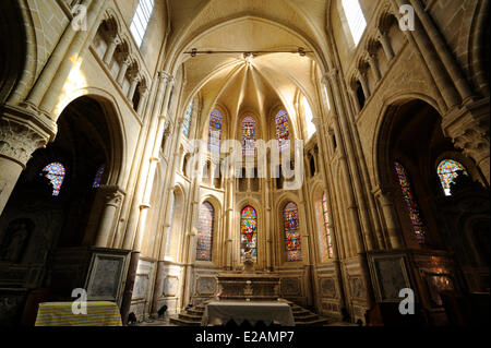 La France, l'Aisne, Saint Michel en Thierache, abbaye, église de l'abbaye, l'autel dans le chœur Banque D'Images