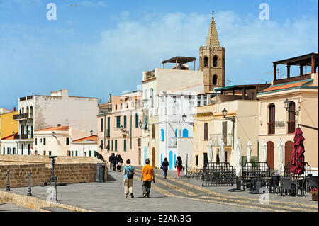 Italie, Sardaigne, Province de Sassari, Alghero, Marco Polo Bouclier défensif, visite panoramique le long du mur qui entoure la vieille ville Banque D'Images