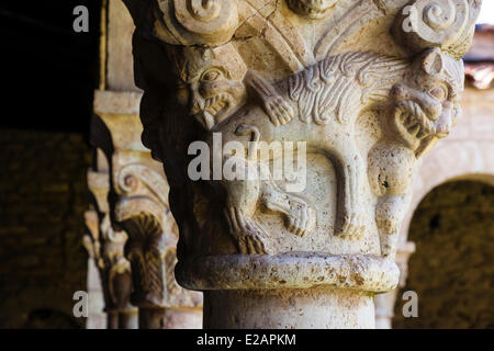 France, Pyrénées Orientales, Codalet, Saint Michel de Cuxa abbaye, le couvent, la sculpture sur le haut d'une colonne Banque D'Images