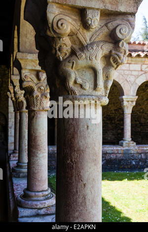 France, Pyrénées Orientales, Codalet, Saint Michel de Cuxa abbaye, le couvent, la sculpture sur le haut d'une colonne Banque D'Images