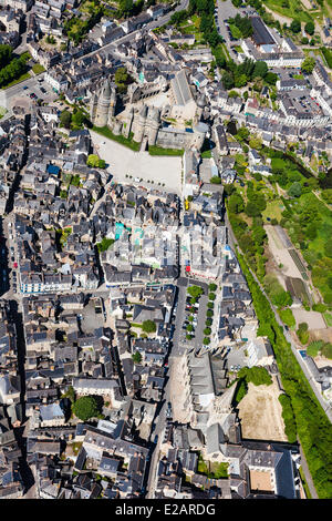 La France, de l'Ille et Vilaine, Vitré, l'église Notre-Dame et le château de vitré (vue aérienne) Banque D'Images