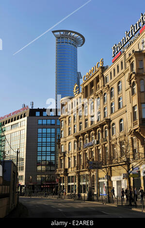 Allemagne, Hesse, Frankfurt am Main,am Hauptbahnhof avec la DG Bank Tower Banque D'Images