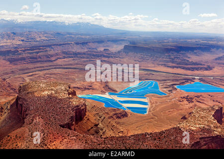 États-unis, Utah, Moab, Cane Creek Mine de potasse, les étangs d'évaporation de Cobalt, un colorant bleu est ajouté à l'eau pour aider l'absorption Banque D'Images