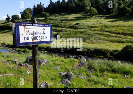 La France, la Lozère, Châteauneuf de Randon, la fontaine qui a causé la mort de Bertrand du Guesclin Banque D'Images