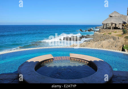 Le Mexique, l'État de Baja California Sur, région Todos Santos, plage de Los Cerritos, Hacienda Cerritos, ovelooking le jacuzzi en plein air Banque D'Images