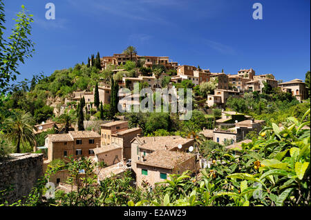 L'Espagne, Îles Baléares, Mallorca, Deia, village sur la colline Banque D'Images