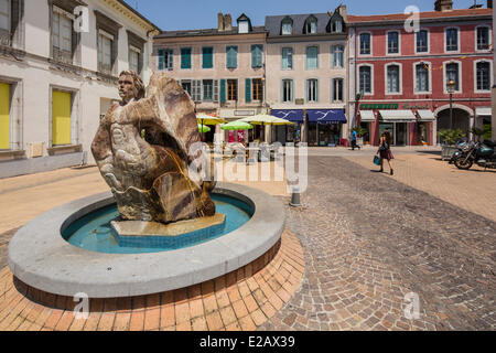 France, Hautes Pyrenees, Tarbes, fontaine Place Saint Jean Banque D'Images