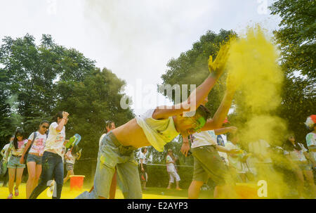 Changsha, Chine, province du Hunan. 18 Juin, 2014. Les participants prennent part à un color run à Changsha, Province du Hunan en Chine centrale, le 18 juin 2014. Credit : Bai Yu/Xinhua/Alamy Live News Banque D'Images