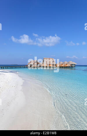 Baa Atoll, Maldives, Anantara Kihavah Villas hotel, bungalows sur pilotis Banque D'Images