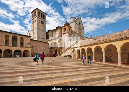 L'Italie, l'Ombrie, assise, Basilique de St Francis 12ème siècle, classée au Patrimoine Mondial par l'UNESCO, place des Banque D'Images