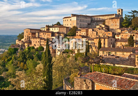 L'Italie, Ombrie, Todi, Slow City, à l'ouest, la cathédrale Banque D'Images