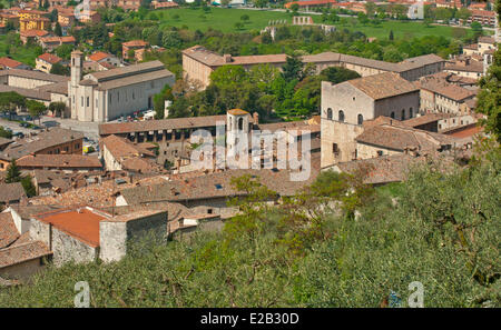 L'Italie, l'Ombrie, Gubbio, palais Podesta église de San Francesco Banque D'Images