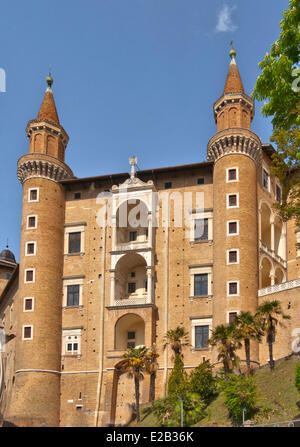 L'Italie, les marches, Urbino, Palazzo Ducale, inscrite au Patrimoine Mondial de l'UNESCO, tours attribuée à Luciano Laurana Banque D'Images