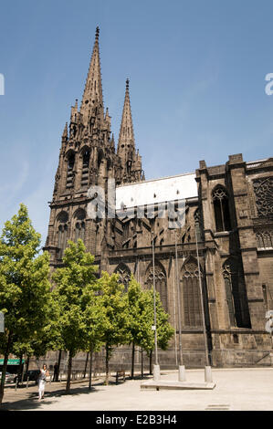 France, Puy de Dome, Clermont Ferrand, Cathédrale Notre Dame de l'Assomption dans la pierre dite d'andésite trachy Volvic Banque D'Images