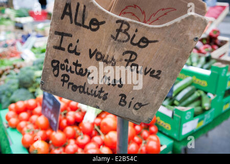 France, Paris, détail d'aliments biologiques au marché bio du Boulevard Raspail Banque D'Images