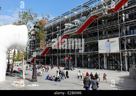 France, Paris, Centre Pompidou, par les architectes Renzo Piano, Richard Rogers et Gianfranco Franchini Banque D'Images